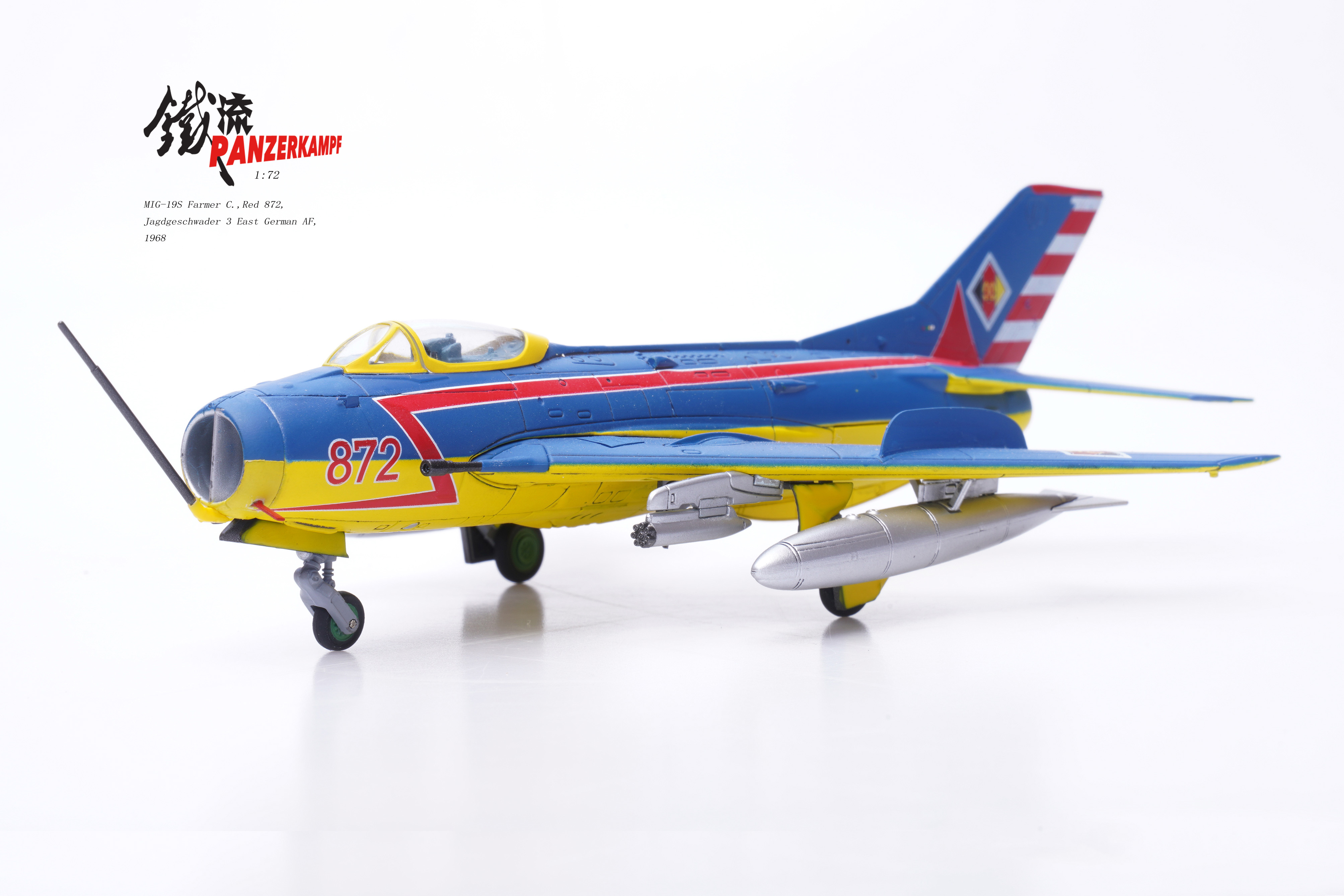 14642PB MIG-19S Farmer C.,Red 872,Jagdgeschwader 3 East German AF,1968